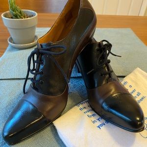 John Fluevog Wonders K2 lace up Oxford heeled booties, black and brown, sz 11